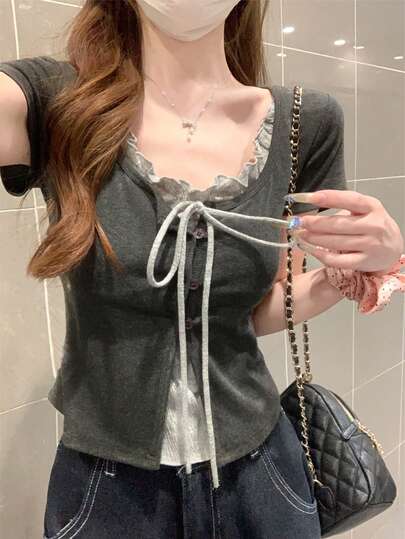 Áo thun ngắn tay thiết kế giả hai mảnh, cổ vuông, buộc dây phía trước, phối màu tương phản, dành cho mùa hè.