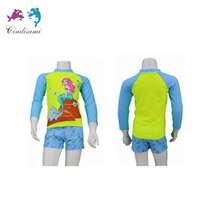 Conjunto de traje de baño de dos piezas para niñas de 4 a 10 años, una elección ideal para la playa en verano. Cuenta con un diseño de manga larga para protección solar, adornado con encantadores patrones infantiles de sirenas. Fabricado con tela suave, su estilo es casual y cotidiano, logrando que las niñas luzcan adorables y se sientan completamente cómodas. Este conjunto de traje de baño de dos piezas es perfecto para disfrutar de los días en la playa. - Rosa Fucsia - Ver 3