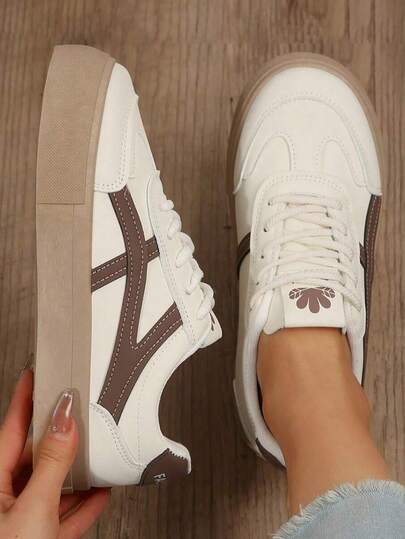 GlamourGrip Tenis de mujer casuales y transpirables con suela gruesa antideslizante, zapatillas retro blancas con detalles en marrón ideales para estudiantes y uso diario, zapatos cómodos de mujer estilo deportivo, versátiles para caminar, correr o vestir urbano