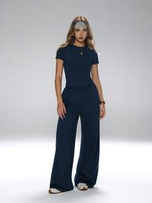 两件套，修身剪裁，配套T恤和宽松长裤，拉长腿部线条，全天舒适，简约风格，#周末穿搭 #轻松时尚，百搭运动套装，休闲居家两件套，阔腿裤套装拉长腿部线条，简约运动套装，必备圆领运动套装 - 藏蓝色 - 查看 6