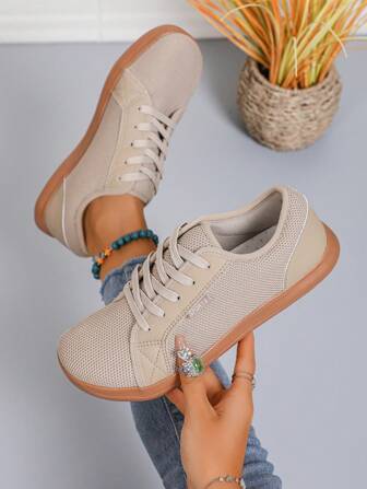 女士防滑运动鞋 - 系带平底网球鞋、健身鞋、步行鞋 - 卡其色设计 - 中等柔软度 MD 鞋垫 - 四季室内/室外运动鞋 - 防滑抓地力，适合健身房、跑步、旅行 - 易于清洁的网球鞋 - 轻便稳定的女鞋、休闲运动装备、透气鞋面面料、耐用设计、健身爱好者