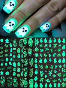 Pegatinas luminosas de uñas de Halloween 3D 2/4/5 piezas que brillan en la oscuridad, diseño de manicura francesa con dibujos de pétalos de margarita góticos, fantasmas, calabazas, calaveras, huesos de mano, telarañas y motivos espeluznantes para decoración de uñas en otoño e invierno, accesorios de arte de uñas autoadhesivos