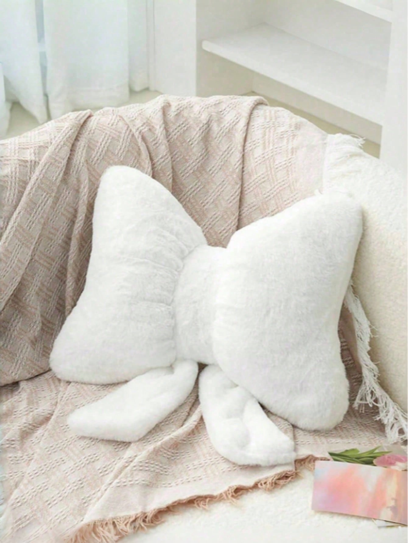 Coussins décoratifs avec nœuds, coussins de décoration doux et mignons avec nœuds, convenant pour les lits, les canapés et les chambres à coucher, quatre coussins de décoration d'intérieur essentiels, cadeaux d'anniversaire, décorations de Noël, cadeaux parfaits pour la famille et les amis lors de mariages