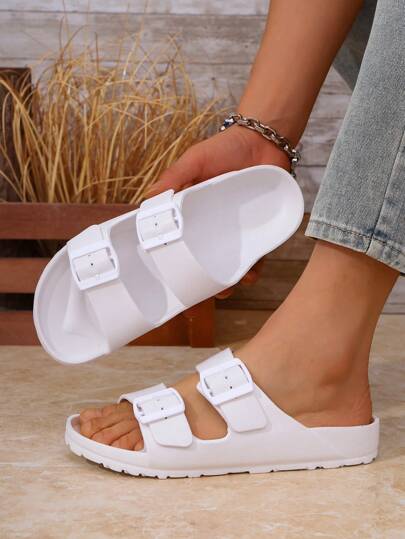 Męskie, proste, płaskie sandały wsuwane z klamrą, idealne na letnie wyjścia, do uprawiania sportu na świeżym powietrzu, na wakacje, jako prezent na ukończenie szkoły lub dodatek urodzinowy, jako klapki pod prysznic