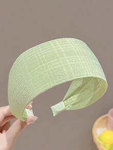 1条时尚宽边糖果色纯色发箍，简约设计修饰脸型，适合优雅女性日常佩戴、约会、聚会、通勤、春夏穿搭搭配，也是送给朋友的礼物。这款发箍可用于化妆、发圈、发饰等场合，也适合秋季穿搭、居家、护肤等。 - 彩色 - 查看 9