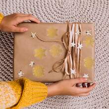 100/500 件透明圣诞雪花密封贴纸 - 不粘装饰，金色雪花用于礼品包装、装饰、卡片 - 1 卷 100 个用于节日派对装饰、节日装饰点缀、充满活力的节日装饰、无粘合剂装饰、卡片装饰、高品质饰面、装饰密封、DIY 装饰 - 金色 - 查看 6