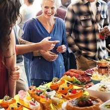 10/20PCS Disposable Light Weight Paper Plates, Gold Rectangular Dinner Plates Bulk For Cookie Dessert Snack Cake, Large Serving Tableware Paper Trays For Wedding, Family Meals, Birthday, Picnics, BBQ, Holiday