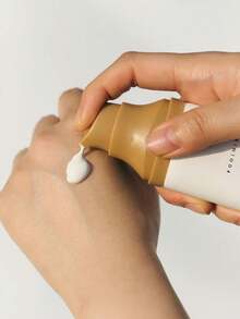 SKIN1004 MADAGASCAR CENTELLA AIR-FIT 輕盈防曬乳 50ml/1.69 Fl.Oz，透亮象牙色精華，快速吸收清涼感，抗汗，旋轉鎖蓋，日常使用，K-Beauty 韓系彩妝，禮品 - AIR-FIT SUNCREAM LIGHT - 查看 9