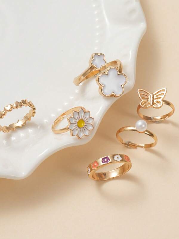 Set de 6 inele de aur pentru femei, inel de aur cu perle, inel de aur cu inimă, inel de aur cu crizanteme, inel de aur cu trifoi, inel de aur cu fluture gol, potrivit pentru orice ocazie, cum ar fi întâlniri, petreceri, întoarcerea la școală, absolviri, ședințe foto și sărbători precum Ziua Rudelor, Ziua Mamei, Halloween, Crăciun etc.