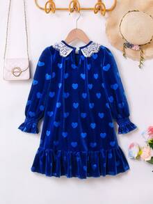 Vestido de manga larga con encaje, parches y aplicaciones de corazón de terciopelo para niña joven