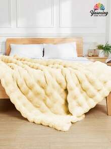 1 chiếc chăn lông thỏ giả mềm mại và ấm áp, kiểu dáng sang trọng, phù hợp cho phòng khách, phòng ngủ, ghế sofa, có các kích cỡ lớn, đôi và cực lớn. Chiếc chăn lông dài sang trọng và mềm mại này rất thoải mái, là lựa chọn lý tưởng cho gia đình, ký túc xá và mùa tựu trường. - Vàng nhạt - Xem 4
