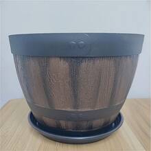 Vintage Whiskey Barrel Planter - Resin Stripe Pattern, Set Of 2 Oval Plastic Planters With Drainage Holes And Trays, Suitable For Herbs And Succulents, Suitable For Indoor And Outdoor Use - 復古中號 - 查看 7