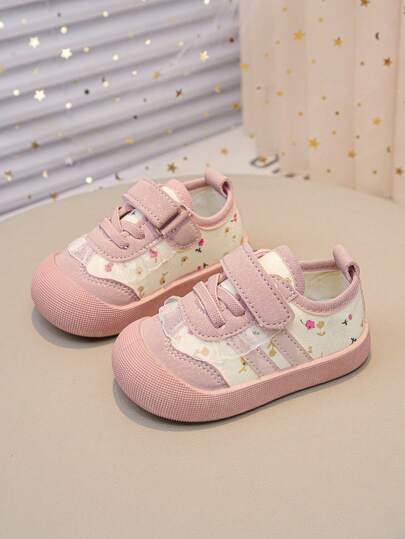 1 双婴儿舒适可爱防踢平底休闲鞋，适合日常穿着和户外，四季皆宜