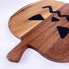 Planche à découper en résine d'Halloween, planche à fromage en forme de citrouille en bois, planche à découper pour steak occidental et fruits, planche décorative de cuisine, plateau à fromage de dinde de Thanksgiving, convient pour les cadeaux de Noël en famille et les fêtes de restaurant.