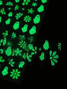 Pegatinas luminosas de uñas de Halloween 3D 2/4/5 piezas que brillan en la oscuridad, diseño de manicura francesa con dibujos de pétalos de margarita góticos, fantasmas, calabazas, calaveras, huesos de mano, telarañas y motivos espeluznantes para decoración de uñas en otoño e invierno, accesorios de arte de uñas autoadhesivos