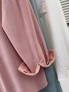 女士灯芯绒衬衫式外套，带口袋和纽扣领 - 纯色长袖秋冬假日旅行休闲装，女士秋季服装，法兰绒衬衫 - 粉色 - 查看 9