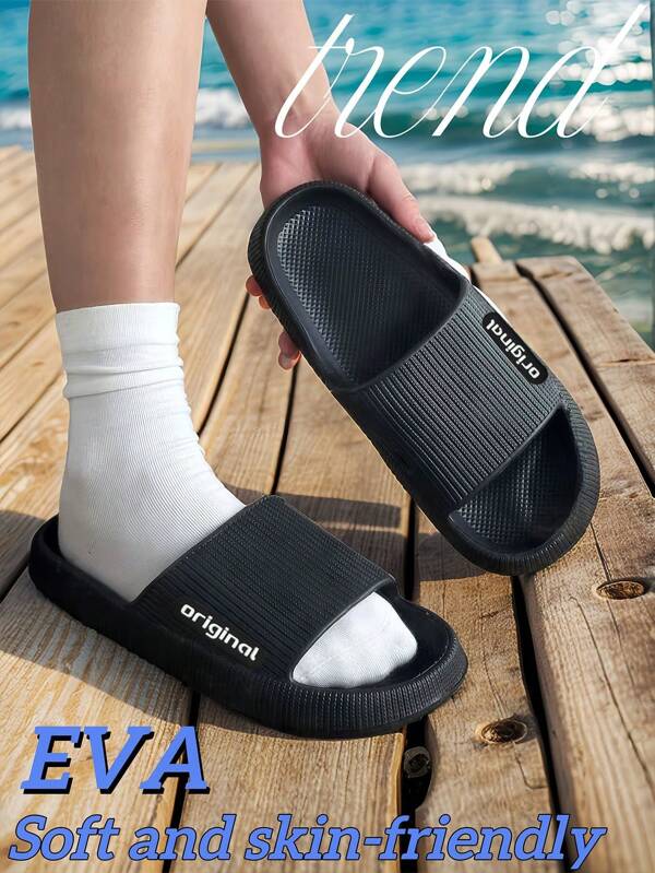 Nouvelles - Sandales à glissière mode homme avec alphabet, pour toutes les saisons, avec un design simple et très personnalisé. Fabriquées dans un matériau EVA sélectionné, elles sont douces, confortables, légères et respirantes. Lorsqu'elles sont utilisées dans la salle de bain, elles ont les caractéristiques d'anti-dérapant, résistance à l'usure, anti-odeur, séchage rapide et sont faciles à nettoyer. Elles sont unisexes et conviennent à une utilisation intérieure et extérieure.