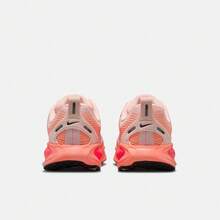 Zapatillas deportivas casuales de caña baja Nike Vomero 18 (GS) HQ2157-600 - Burdeos - Ver 4