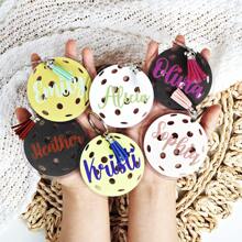 定制棒球亚克力包挂饰 - 时尚运动背包、包包配件，适用于包包、钥匙扣、行李牌，是送给情侣、朋友和宠物的理想礼物，也是生日礼物、儿童惊喜礼物、返校季完美配饰，精致浪漫，包包及行李箱包，定制包包配件，新年魅力