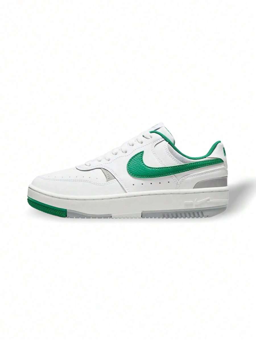 Nike Gamma Force 女款休闲运动鞋，浅象牙色/淡紫色，低帮人造革，透气舒适，柔软缓震，时尚百搭，适合日常城市漫步、春季造型和健身活动。