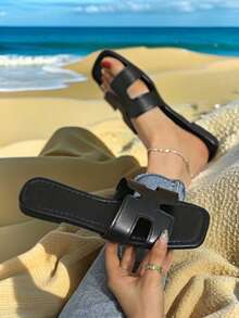 优雅女士度假必备平底编织拖鞋，兼具舒适与时尚，透气沙滩凉鞋，经典黑色，易于穿脱，休闲舒适。 - 黑色 - 查看 5