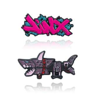 1 pièce Broche Jinx Lettres de dessin animé, décoration de sac avec lance-roquettes en forme de requin. Insigne métallique convenant pour les vêtements, chemises, cravates, revers de costume, vestes, accessoires de sac à dos