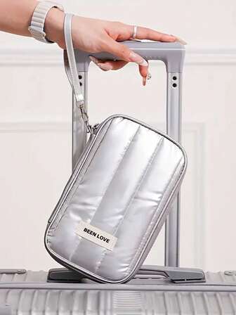 便携云朵护照包收纳袋，新款防盗护照包，大容量隔层证件收纳袋，出国旅行便携银行卡收纳袋，旅行手持大容量证件包卡包收纳袋，多种颜色可选，方便携带。