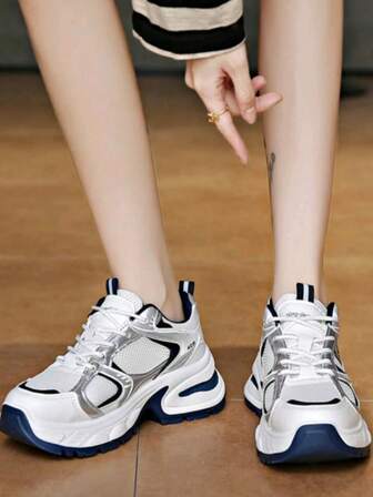 2025 New Women Flat Casual Comfortable Sneakers