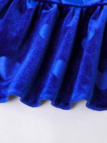 Vestido de manga larga con encaje, parches y aplicaciones de corazón de terciopelo para niña joven