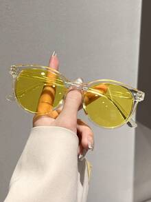 一副男女通用圆形时尚太阳镜，适合钓鱼、运动、海滩、旅行、节日、郊游、驾驶、街头风、徒步、运动、派对、街头风配饰、驾驶、户外活动、高尔夫等场合。 - 彩色 - 查看 8