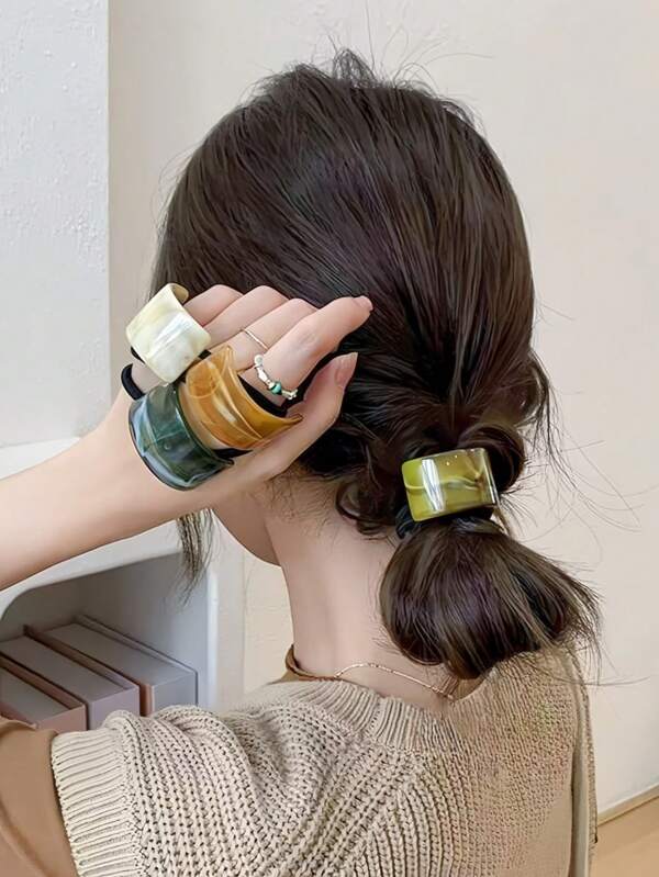 1pc/4pcs Bohemian-Style Acrylic Curved Headband. A Semi-Circular Elastic Hair Tie For Women, Tied In A Ponytail At The Back Of The Head, With A Sweet And Cute Hair Clip. The Side Clip Of The Hair Clip Is Fresh And Country-Style, Suitable For Daily Life, Summer Seaside Vacation, And Decoration When Going Out For A Trip.