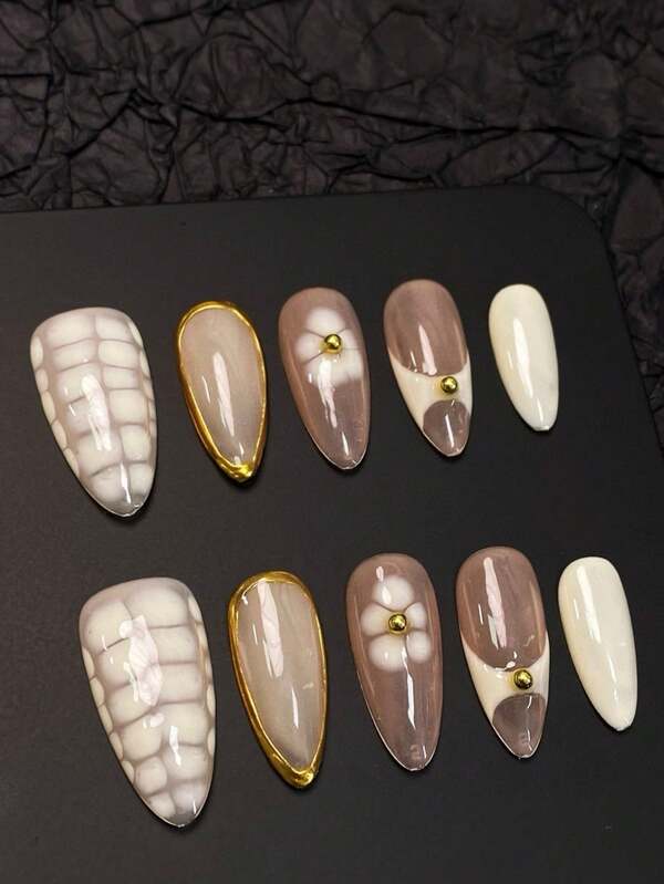 10 Stück Ins Nagel Teilen. Vanille Weiß Gold Rand Blumen Schlangen Muster Scharfe Mädchen Nagel Kunst für den sanften Frühling, fortgeschrittener Mischeffekt Nagel Kunst mit 3D stereoskopischem Goldrand Muster