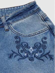 Women's Plus-Size Jeans, Women's Blue Jeans, Mid-Cut Pencil Cut, Oversized Jeans With Floral Print And Rolled-Down Hems. Plus-Size Women's Stretch Slim Jeans, Flora Embroidered High-Stretch Mid-Rise Straight-Leg Jeans - Classic, Heavy-Duty Embroidery. Made Of Mid-Stretch, Machine-Washable Denim, With A Cropped Length And Internal Zipper. Elegant, Season-Appropriate Commuter Pants For A Casual, Fashionable Look. Exquisitely Embroidered. Fabric Blend: 75% Cotton, 23% Polyester. Folded Hems. Fitted Straight-Leg Jeans With A Lightly Washed, Distressed Finish And Floral Embroidery On The Sides. Four Pockets, No Belt. Vintage-Inspired, Fashionable Bottoms For All Seasons. - 深色水洗藍 - 查看 4