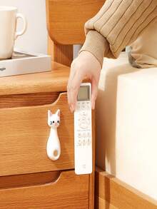 Three Creative Magnetic Hooks For Remote Controls, Featuring Strong Adhesive For Wall Mounting, Designed With A Cute Cat Cartoon, Perfect For Organizing TV And Air Conditioner Remotes Without Leaving Marks, And Suitable For Projectors - Multicolor - View 4