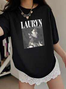 1 Stück Tween Mädchen Lässig bedrucktes Rundhals Kurzarm T-Shirt, Sommer Schüler Jugendmode - Minimalistischer englischer Buchstabenstil T-Shirt, der Fantasie und Selbstausdruck inspiriert, LAURYN Ohrringe tragend schön - Schwarz - Übersicht 5
