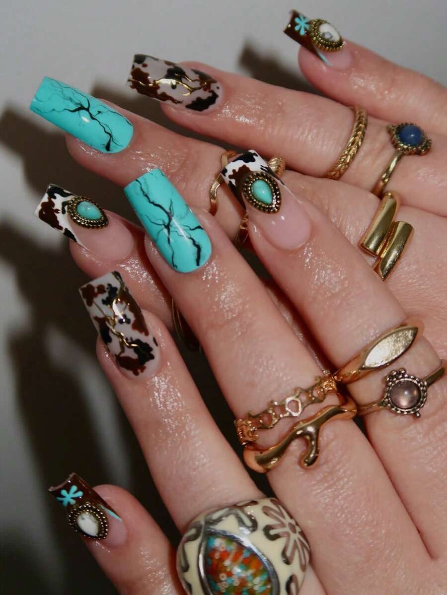 24 Stücke quadratische Kunstnägel Geschenkbox im Western Cowboy Stil Maniküre Milchmuster Mix und Match Türkisblau mit Retro Diamant Modegefühl, voller Mädchengeschenke, tägliche Arbeitskleidung, Datums-Essenzielle Fake Nägel mit Gelee Kleber 1 Feile Streifen 1. Aufkleben Nägel Nagelbedarf Nägel - Verschiedenfarbig - Übersicht 1
