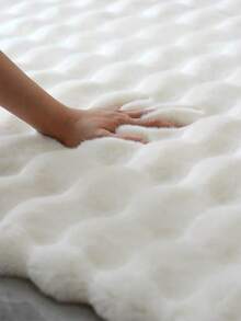 1pc Rectangular Plush Decorative Carpet | White Nordic Ins Style Fluffy Fabric Comfortable Underfoot Room Aesthetic Carpet | Halloween, Christmas, Valentine's Day Festive Decorative Carpet To Create A Warm Home Atmosphere | Easy To Maintain Living Room, Bedroom, Bedside, Dressing Table Carpet | Suitable For All Seasons,Fall Decor,Autumn Decor,Room Decor