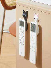 Three Creative Magnetic Hooks For Remote Controls, Featuring Strong Adhesive For Wall Mounting, Designed With A Cute Cat Cartoon, Perfect For Organizing TV And Air Conditioner Remotes Without Leaving Marks, And Suitable For Projectors - Multicolor - View 5