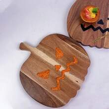 Planche à découper en résine d'Halloween, planche à fromage en forme de citrouille en bois, planche à découper pour steak occidental et fruits, planche décorative de cuisine, plateau à fromage de dinde de Thanksgiving, convient pour les cadeaux de Noël en famille et les fêtes de restaurant.