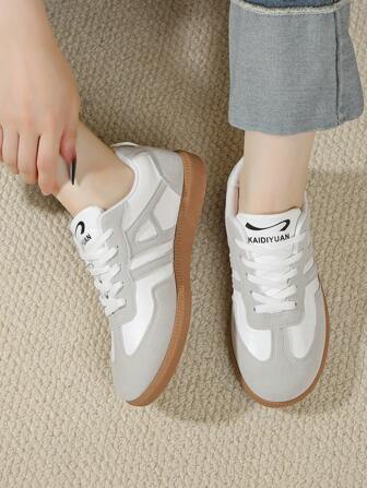 女士橡胶底皮革拼布休闲鞋，白色运动鞋，适合日常穿着，春秋季