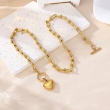 一套优雅的回形针项链和手链套装，配有心形吊坠，不锈钢材质，适合女性在派对或日常佩戴，也是情人节或母亲节的绝佳礼物。 - 金黃色 - 查看 12