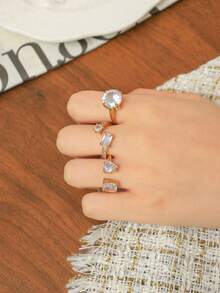 1pc Luxury Sparkling Stainless Steel Gold Plated Ring, Featuring Geometric Faux Diamond Encrusted Prong Setting Details, Suitable For Women's Formal Occasions Like Gala, Wedding