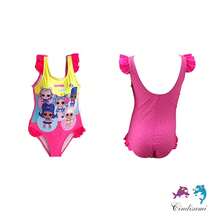 Traje de baño entero con diseño de top sin mangas, ideado para niñas de 4 a 10 años, una elección perfecta para la playa en verano. Adornado con detalles de volantes y encantadores estampados de personajes infantiles, está confeccionado con tela suave. Su estilo casual y cotidiano logra que las niñas luzcan adorables y se sientan completamente cómodas, siendo el traje de baño entero ideal para disfrutar de los días en la playa. - Amarillo rosa - Ver 2