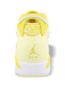 Air Jordan 6 Retro“Floral”以独特的向日葵色彩为儿童鞋类注入了春天的活力。这款运动鞋专为男女儿童设计，在标志性鞋型上饰有精致的花卉印花覆层，并辅以明亮的柠檬色调。 - 黃色 - 查看 4