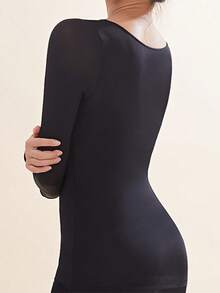 女士无缝黑色粉色超薄纯色保暖内衣，保暖舒适，长袖圆领无缝打底衫，修身高弹。女士米色薄纱打底衫，休闲纯色轻薄保暖，适合秋冬季节，轻薄基础款打底衫，时尚日常穿着。 - 黑色 - 查看 7