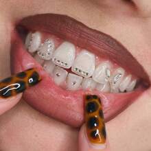 66 件优雅 DIY 蝴蝶牙齿装饰套装，闪亮奢华水钻牙齿配件，简约风格时尚牙齿首饰，适合日常、派对、礼物（不含胶水）