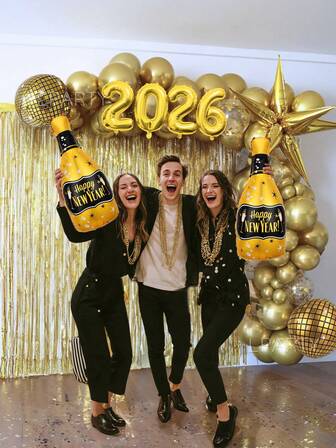 60 件/88 件新年夜派对装饰气球套装，包括巨型金色星爆气球、超大香槟瓶和啤酒欢呼铝箔气球、16 英寸金色“2026”数字气球、22 英寸 4D 迪斯科立方体图案气球、12 英寸金色闪光气球、10 英寸和 5 英寸金属金色乳胶气球