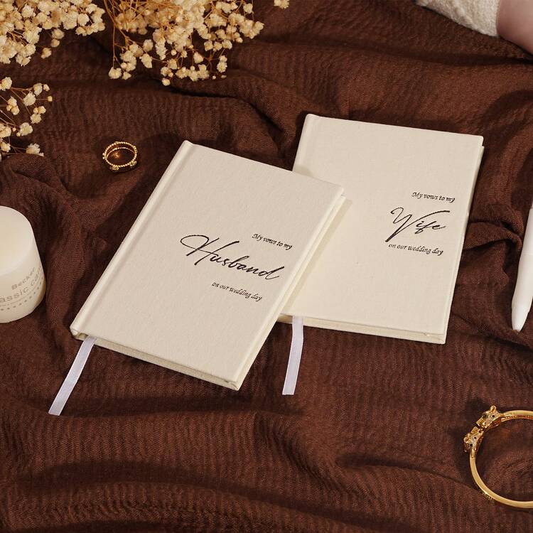 Libros de votos de boda para él y ella, set de 2 cuadernos con tapa dura de lino para la novia y el novio con marcador, páginas rayadas, para la ceremonia y renovación, incluye caja de regalo elegante para guardar los votos - Lino color crema - Añade 4