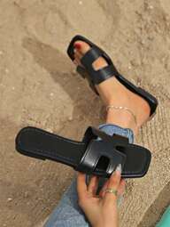 Elegant Women's Vacation Essential Flat Woven Slippers, Combining Comfort And Fashion, Breathable Beach Sandals, Classic Black, Easy To Slip On And Off, Casual And Comfortable.