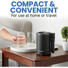 Gourmet EKT719 Dual Volt 120-230 V, doble pared aislada de viaje, hervidor eléctrico de 0,6 L, interior de acero inoxidable, tapa de bloqueo con bisagras, mango retráctil, apagado automático, - Blanco - Ver 6